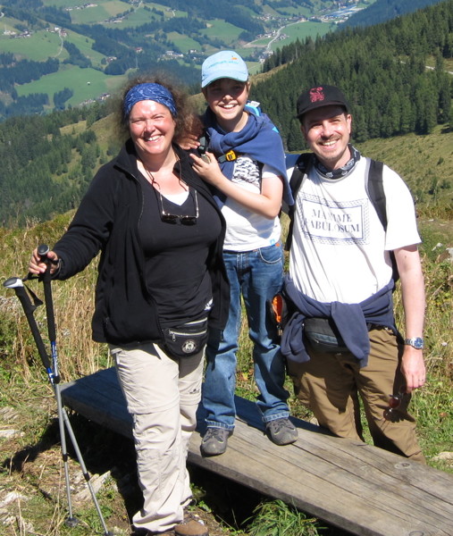 Familienfoto in den Bergen